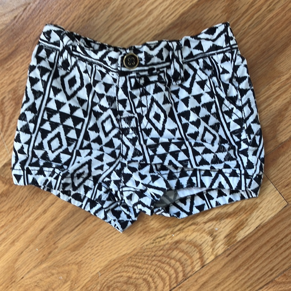 Carter's Shorts Size 18 Months - Picture 5 of 7